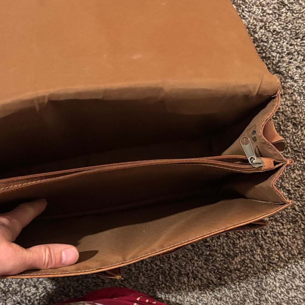 Classic Brown Leather Messenger Bag - Picture 6 of 12